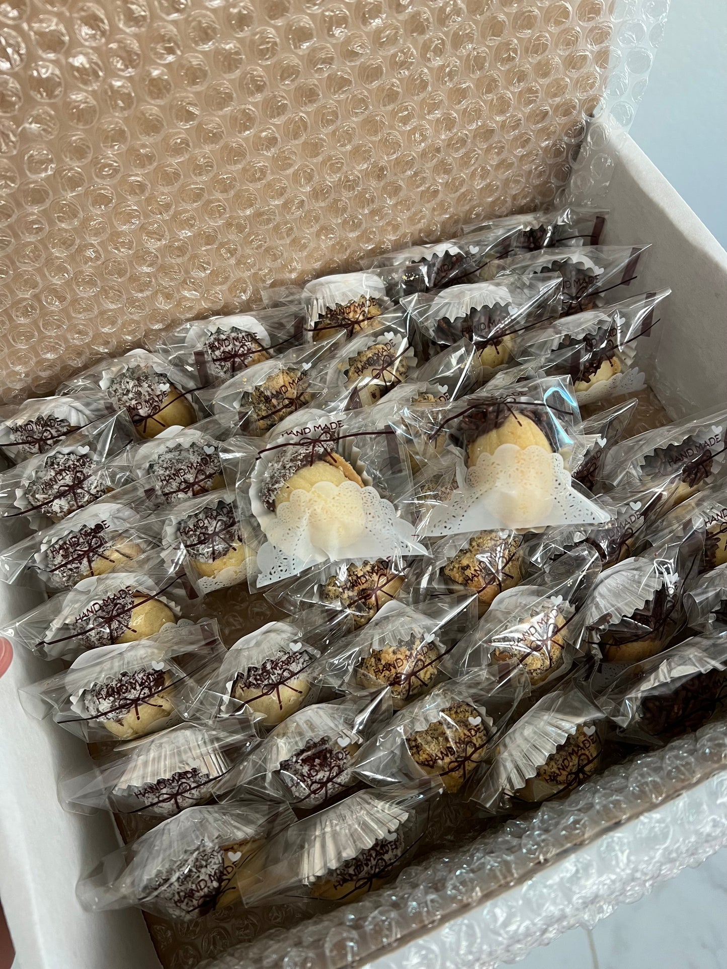 Mix Box (Nutella, Caramel, and Coffee Cookies)